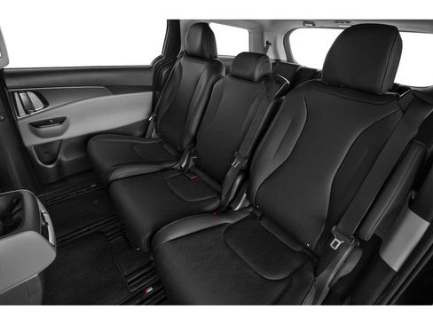 Used 2022 Kia Carnival LX FWD image 9