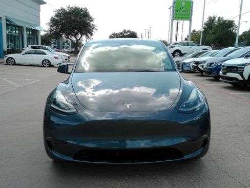 Used 2023 Tesla Model Y AWD image 2