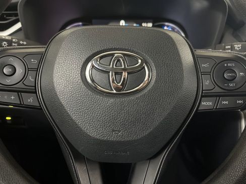 Used 2025 Toyota RAV4 XLE image 62