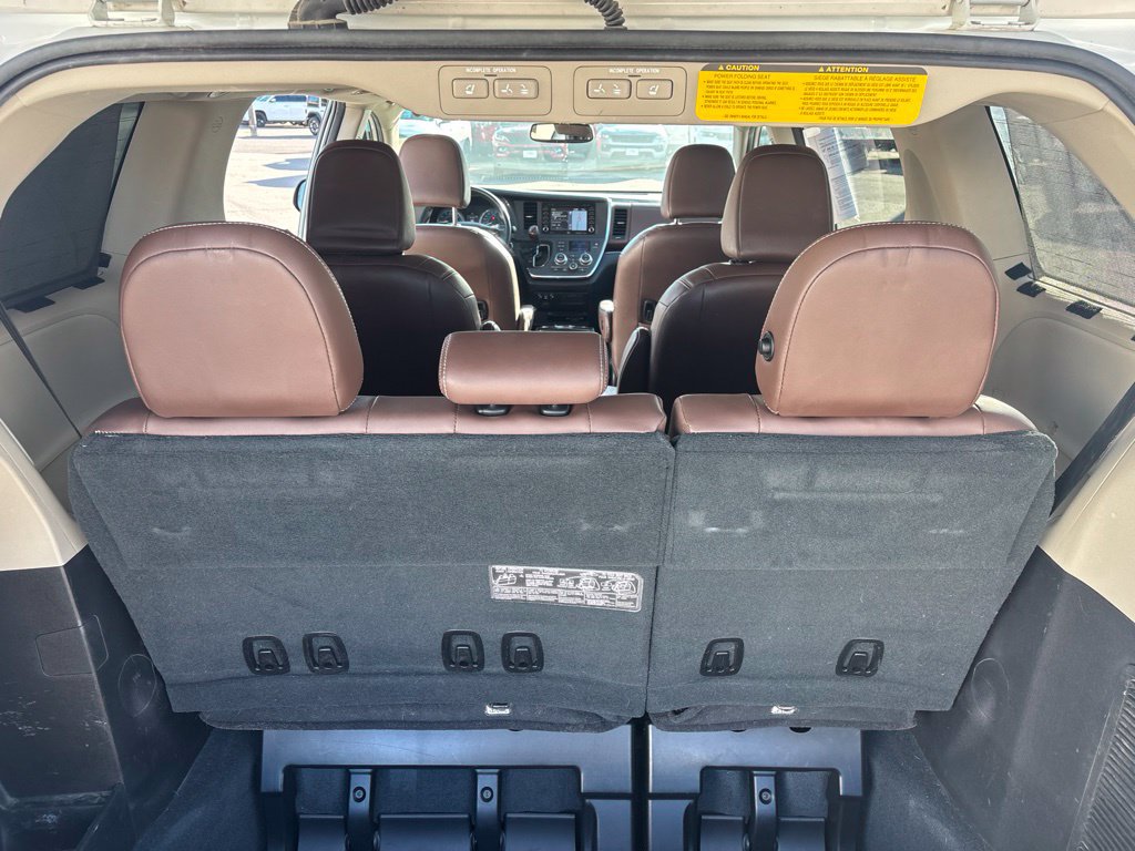 Used 2019 Toyota Sienna Limited Premium FWD image 21