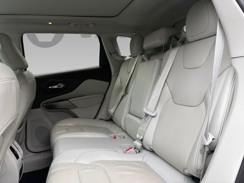 Used 2020 Jeep Cherokee Limited image 4