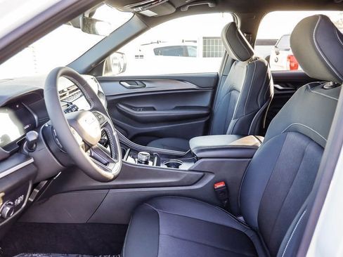 New 2025 Jeep Grand Cherokee L Laredo image 18