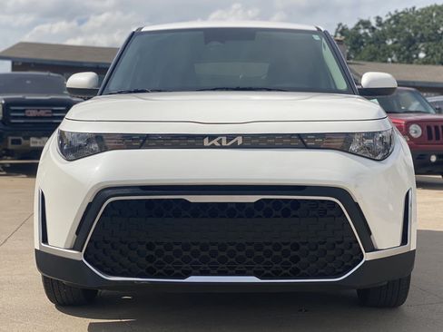 Used 2025 Kia Soul LX w/ LX Technology Package FWD image 3