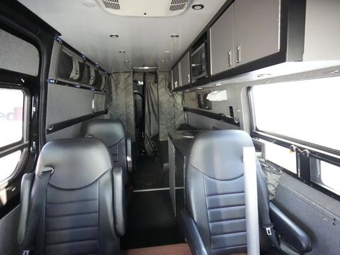 Used 2015 Mercedes-Benz Sprinter 2500 image 16