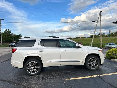 Used 2017 GMC Acadia Denali w/ Technology Package FWD image 4