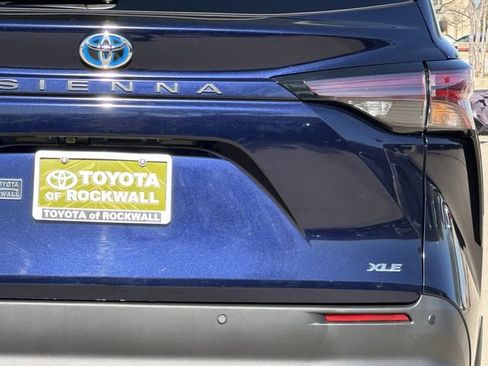 Used 2025 Toyota Sienna XLE w/ XLE Plus Package image 6