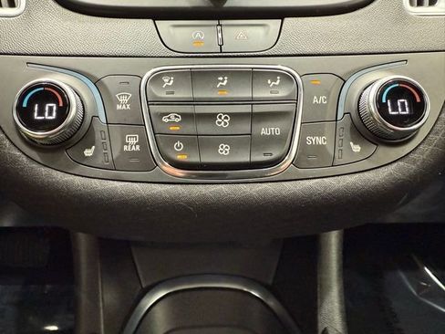 Used 2021 Chevrolet Malibu LT image 33