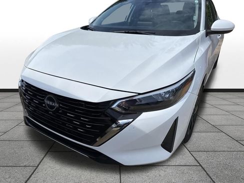 Used 2025 Nissan Sentra SV image 2