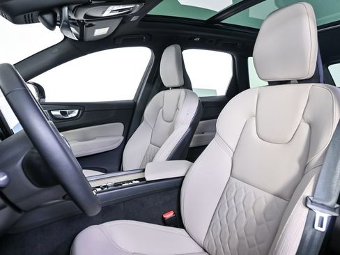 Certified 2026 Volvo XC60 B5 Core image 7