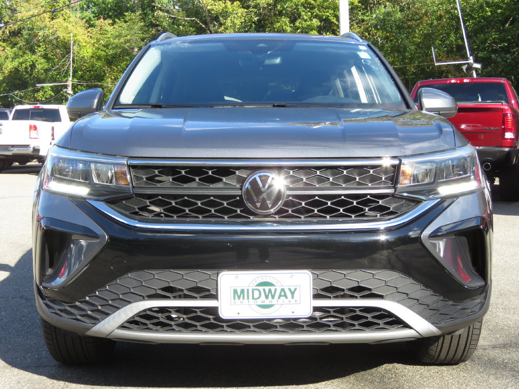 Used 2023 Volkswagen Taos SE AWD/4WD image 2