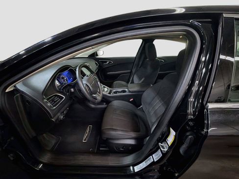 Used 2016 Chrysler 200 Limited w/ Anniversary Edition FWD image 5