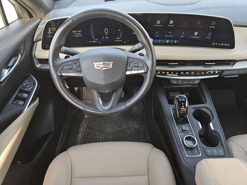 Used 2024 Cadillac XT4 Luxury w/ Cold Weather Package FWD image 11