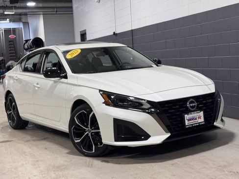 Used 2023 Nissan Altima 2.5 SR w/ SR Premium Package image 2