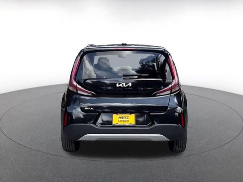 Used 2025 Kia Soul LX w/ LX Technology Package FWD image 12