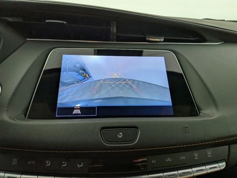 Used 2021 Cadillac XT4 Premium Luxury image 5