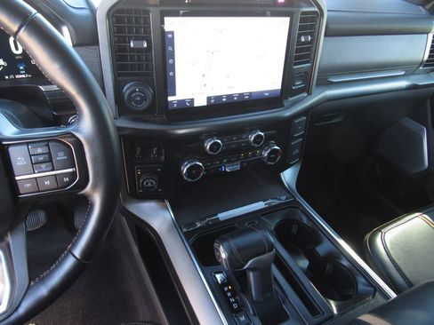 Used 2023 Ford F150 Platinum image 18
