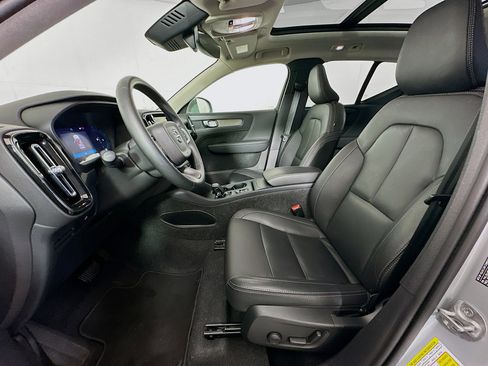 Used 2025 Volvo XC40 B5 Core image 13