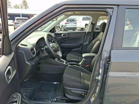 Used 2025 Hyundai Venue SEL image 16