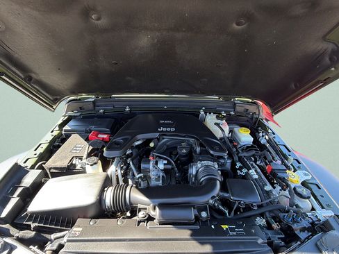 Used 2021 Jeep Wrangler Sport AWD/4WD image 35