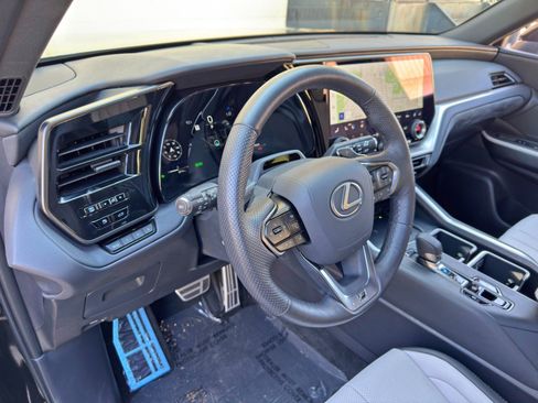 Used 2025 Lexus TX 500h AWD w/ Technology Package image 13