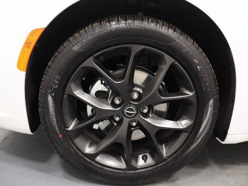 New 2026 Chrysler Pacifica Select w/ S Appearance Package FWD image 23