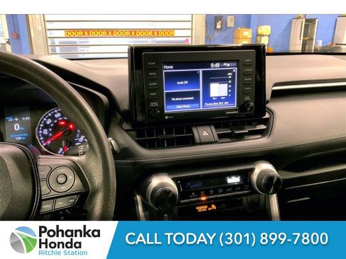 Used 2021 Toyota RAV4 LE image 5
