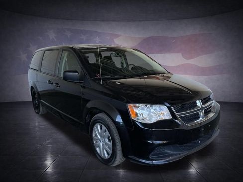 Used 2018 Dodge Grand Caravan SE w/ UConnect Hands-Free Group image 7