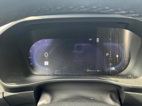 Used 2023 Volvo XC40 B5 Plus image 19