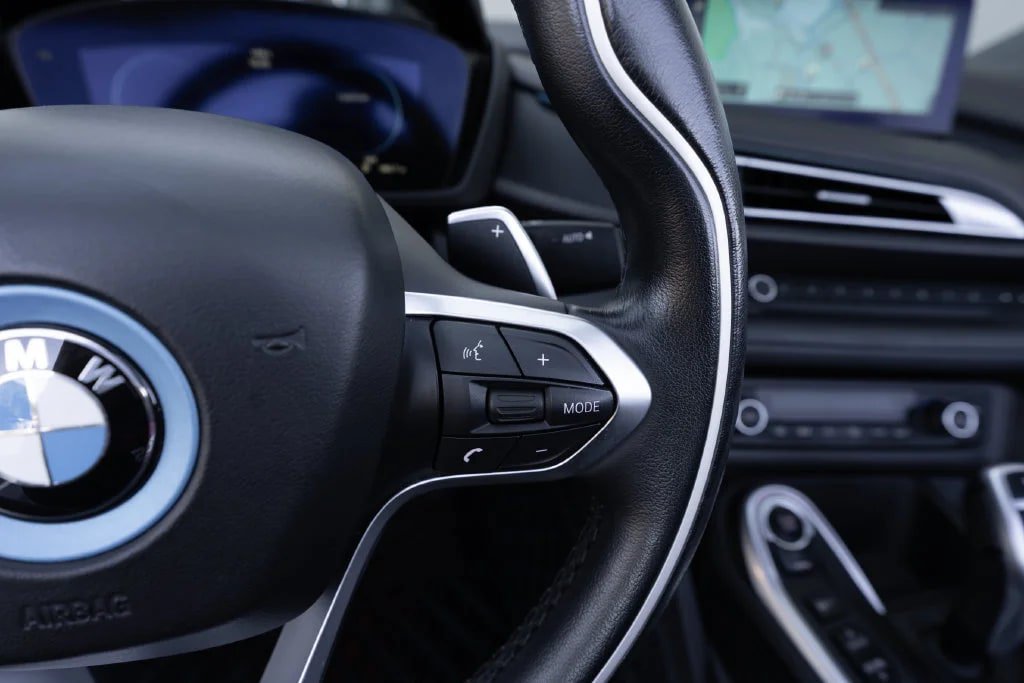 Used 2019 BMW i8 Roadster AWD/4WD image 29