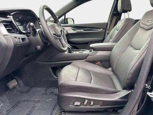Certified 2025 Cadillac XT5 Premium Luxury w/ LPO, Floor Liner Package image 16