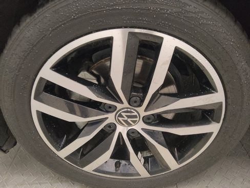 Used 2025 Volkswagen Jetta SE FWD image 31