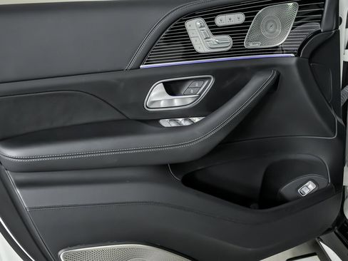 Used 2023 Mercedes-Benz Maybach GLS 600 4MATIC image 18