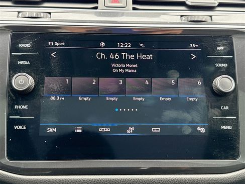 Used 2021 Volkswagen Tiguan SE w/ Panoramic Sunroof Package image 12