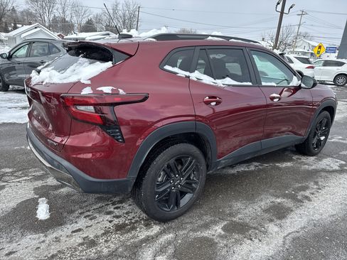 Used 2024 Chevrolet Trax ACTIV w/ Sunroof Package image 3