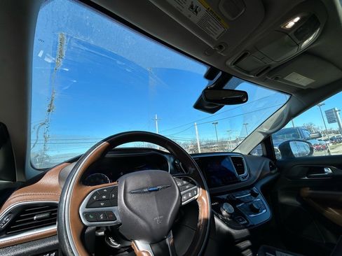 Used 2017 Chrysler Pacifica Limited w/ Advanced Safetytec Group image 17