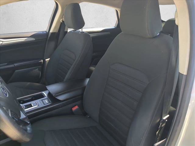 Used 2020 Ford Fusion SE FWD image 16