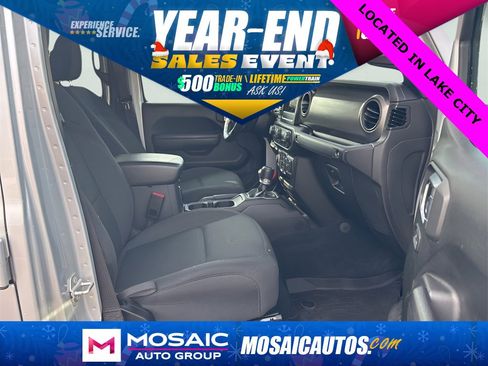 Used 2022 Jeep Gladiator Willys image 10