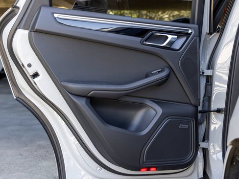 Certified 2021 Porsche Macan AWD/4WD image 46