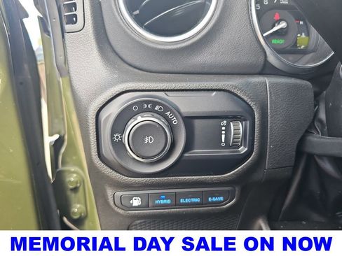 Used 2023 Jeep Wrangler Unlimited Sahara w/ Cold Weather Group AWD/4WD image 25