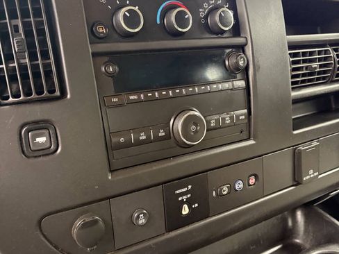 Used 2018 Chevrolet Express 2500 w/ Enhanced Convenience Package RWD image 23