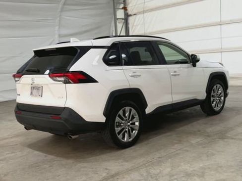 Used 2019 Toyota RAV4 XLE Premium FWD image 4