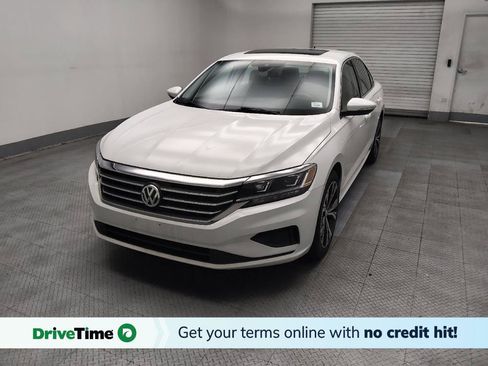 Used 2021 Volkswagen Passat 2.0T SE FWD image 1