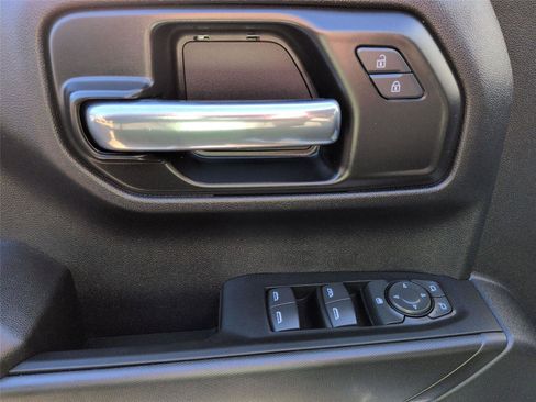 Used 2023 Chevrolet Silverado 1500 Custom image 12