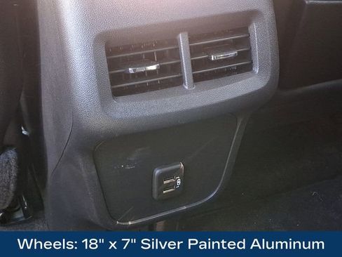 Used 2024 GMC Terrain SLT image 15