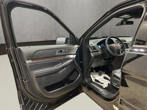 Used 2018 Ford Explorer Limited w/ Equipment Group 301A AWD/4WD image 11