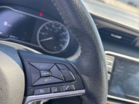 Used 2019 Nissan Kicks SR image 17