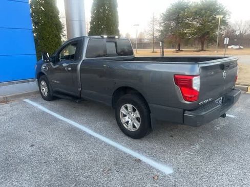 Used 2017 Nissan Titan SV image 4