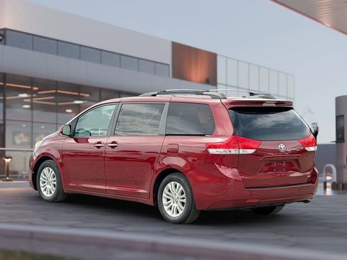 Used 2014 Toyota Sienna XLE FWD image 7