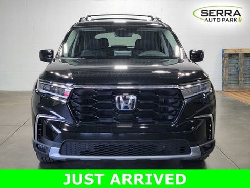 Used 2023 Honda Pilot Touring image 3