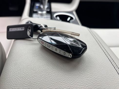 Used 2025 Genesis G70 2.5T image 22